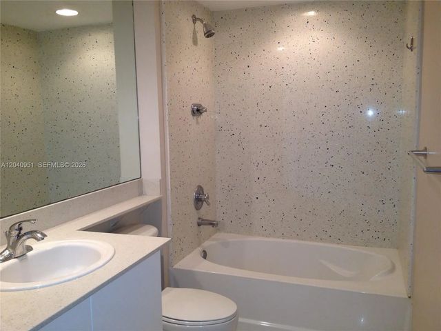3 of 7 - 325 S Biscayne Boulevard #1414, Miami, FL
