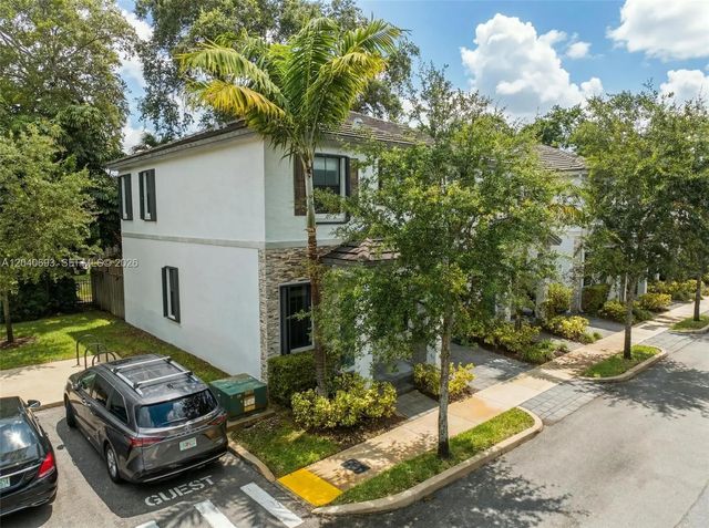 2 of 44 - 2821 Sw 17th Avenue, Fort Lauderdale, FL