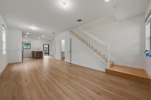 4 of 44 - 2821 Sw 17th Avenue, Fort Lauderdale, FL