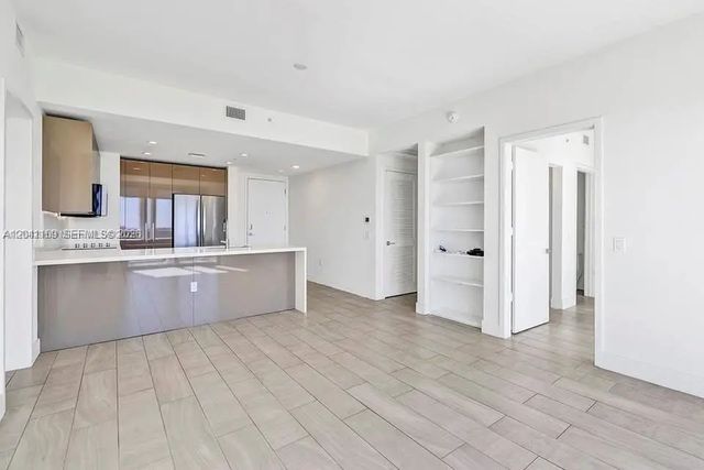 5 of 25 - 2000 S Metropica Way #907, Sunrise, FL