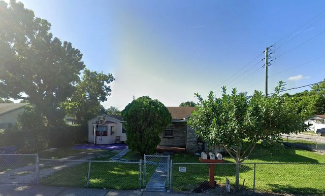 2490 Nw 91st Street #a,b,c, Miami