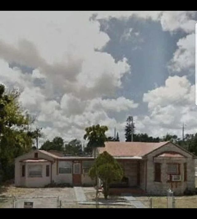 4 of 8 - 2490 Nw 91st Street #a,b,c, Miami, FL