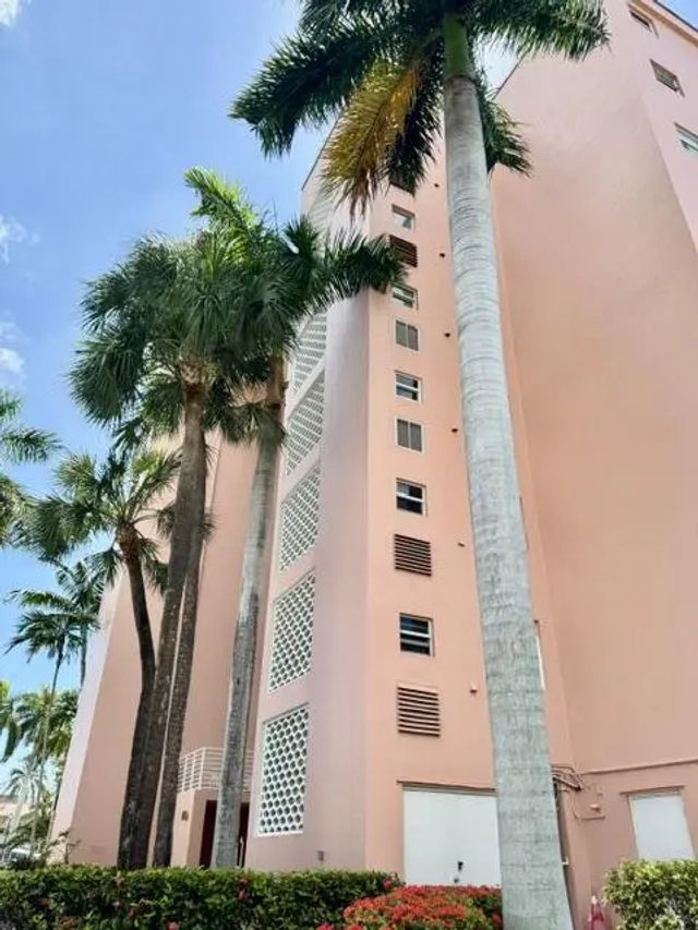 2 of 24 - 1750 E Las Olas Boulevard #502, Fort Lauderdale, FL