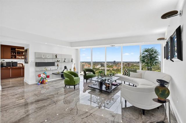3370 Hidden Bay Drive ##uph3715, Aventura