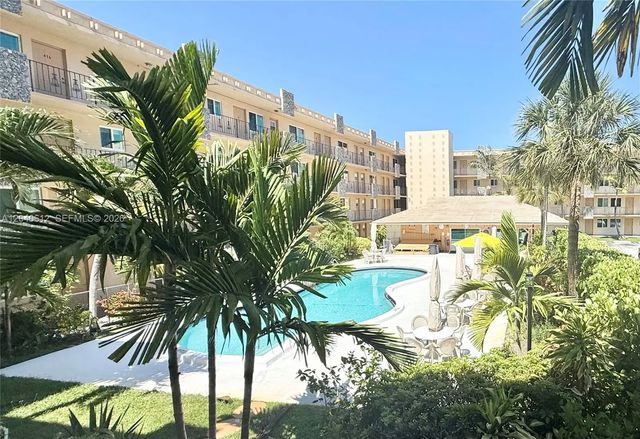 2145 Pierce Street #206, Hollywood