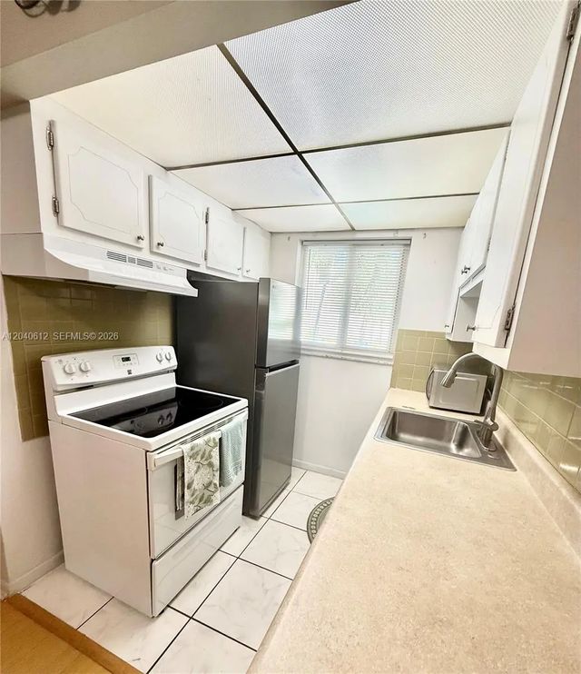 2 of 20 - 2145 Pierce Street #206, Hollywood, FL