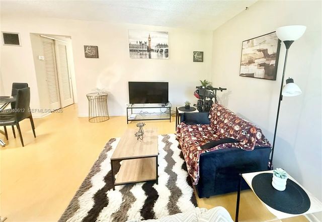 5 of 20 - 2145 Pierce Street #206, Hollywood, FL