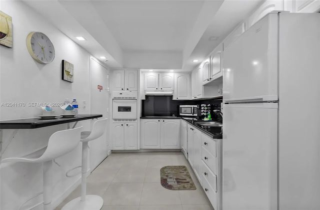 3 of 38 - 3901 S Ocean Drive #8c, Hollywood, FL
