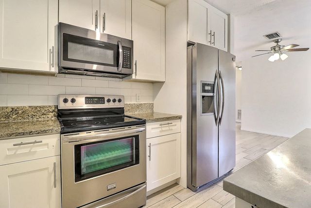 4 of 32 - 337 Mid Pines Road, Palm Springs, FL