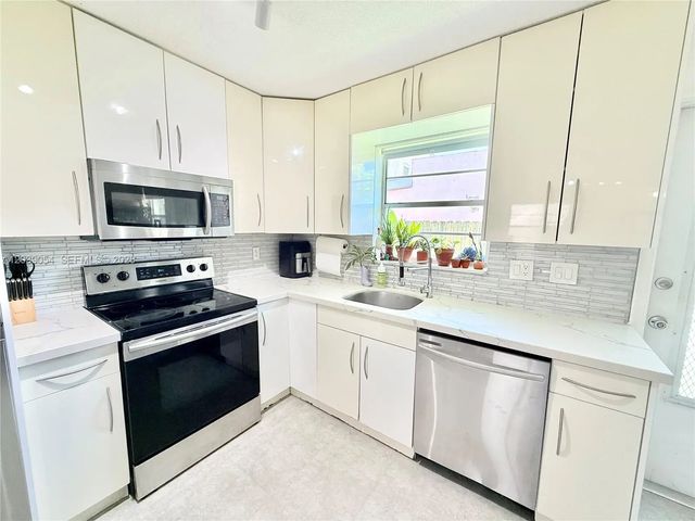 1722 Mayo Street #105, Hollywood