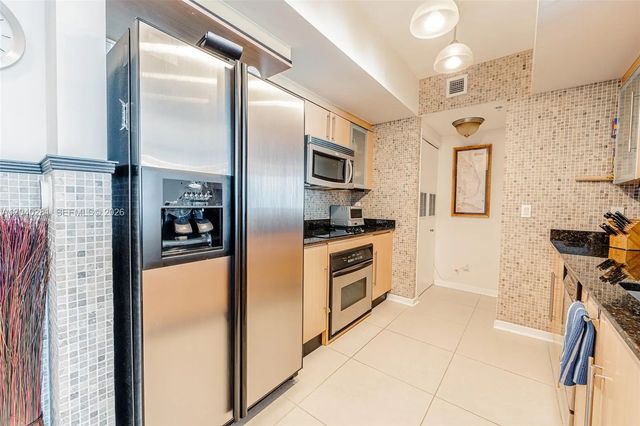 5 of 33 - 325 S Biscayne Boulevard #3821, Miami, FL