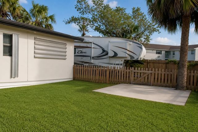 3 of 6 - 1545  S 24th  Court, West Palm Beach, FL