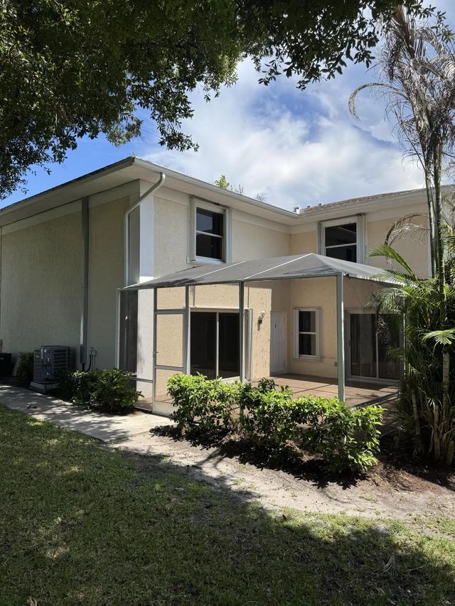 1536 N Lawnwood Circle #3, Fort Pierce