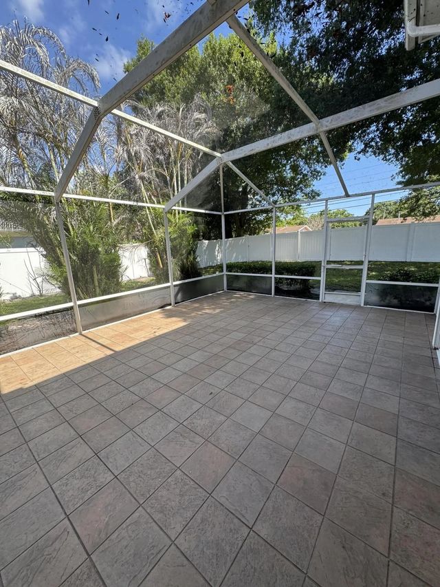 5 of 23 - 1536 N Lawnwood Circle #3, Fort Pierce, FL