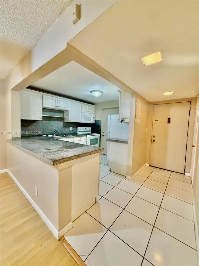 4 of 40 - 2320 S Cypress Bend Drive #206, Pompano Beach, FL
