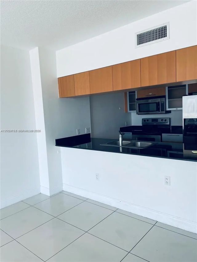 3 of 7 - 1750 N Bayshore Drive #2112, Miami, FL