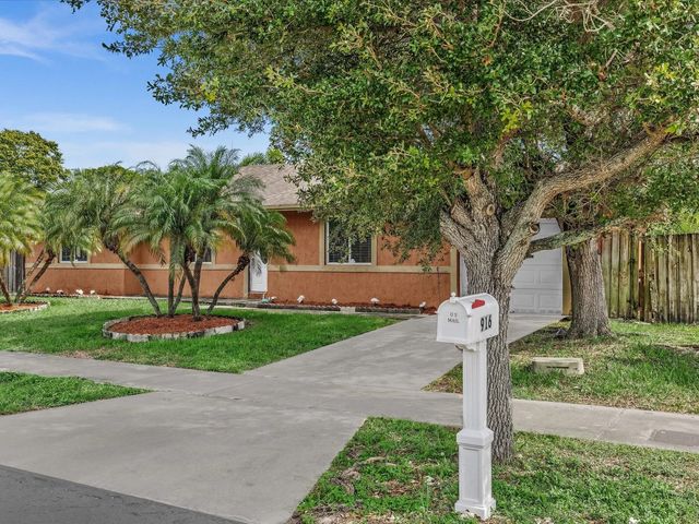 4 of 52 - 916 Nw 3rd Terrace, Florida City, FL