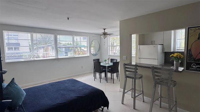 4 of 31 - 865 Collins Avenue #210, Miami Beach, FL