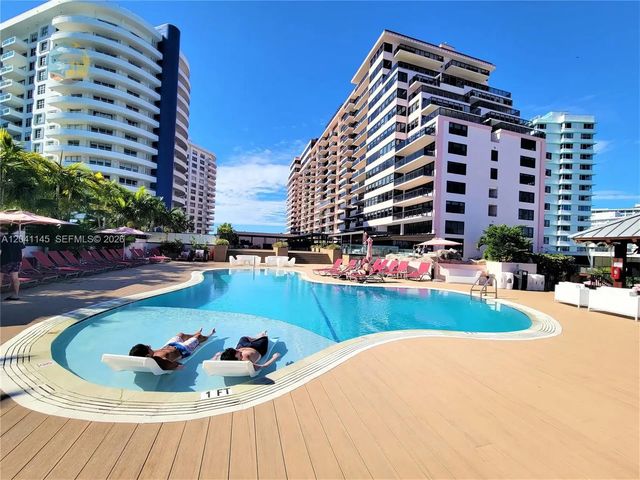3 of 55 - 5225 Collins Avenue #914, Miami Beach, FL