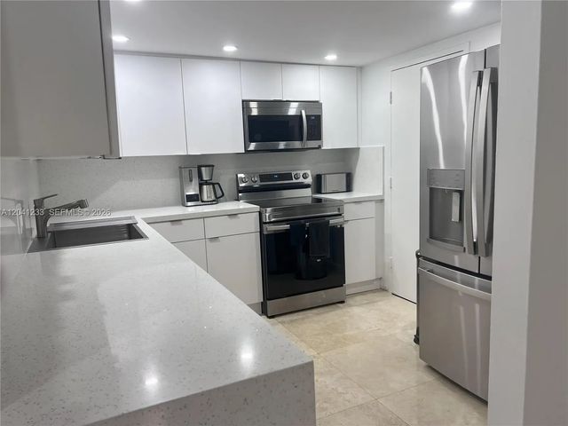 3 of 22 - 800 West Avenue #635, Miami Beach, FL
