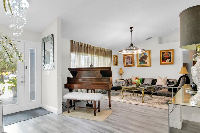 3 of 20 - 272 Sw Carter Avenue, Port St. Lucie, FL