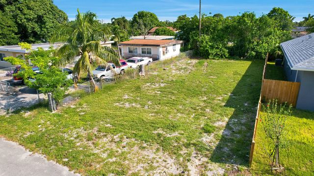 1141 Peak Road, Lake Worth