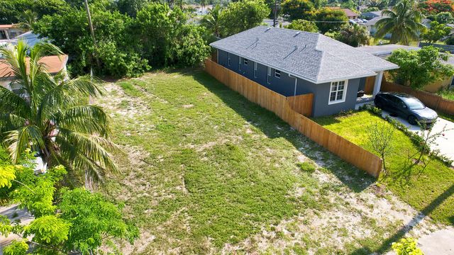 2 of 16 - 1141 Peak Road, Lake Worth, FL