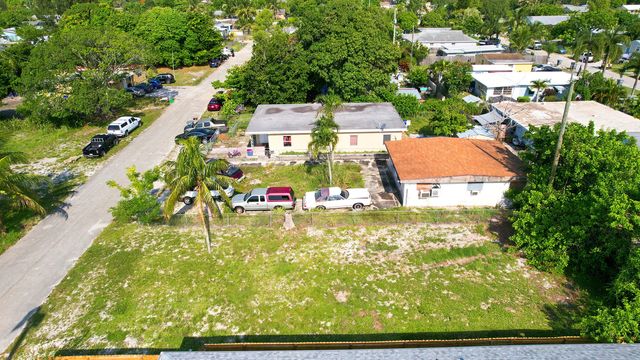 4 of 16 - 1141 Peak Road, Lake Worth, FL