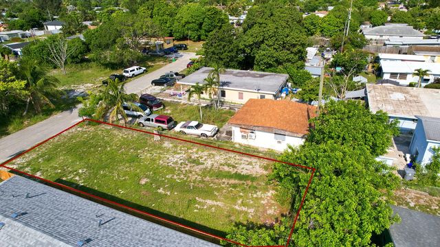 5 of 16 - 1141 Peak Road, Lake Worth, FL