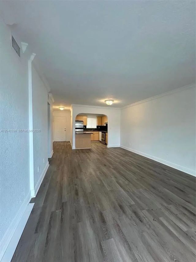 980 Ne 170th Street #214, North Miami Beach