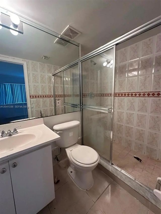 2 of 12 - 980 Ne 170th Street #214, North Miami Beach, FL