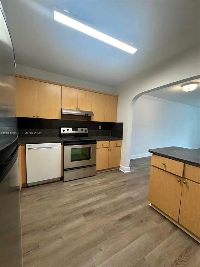 3 of 12 - 980 Ne 170th Street #214, North Miami Beach, FL