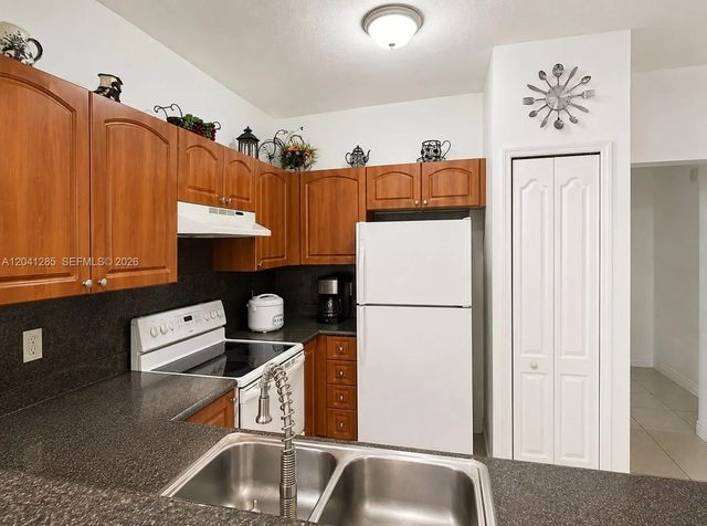 4 of 14 - 7250 Nw 177th Street #200-16, Hialeah, FL
