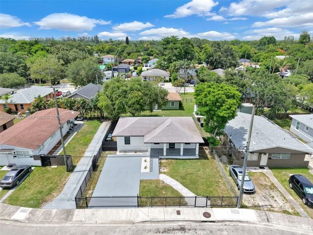 4 of 38 - 6039 Sw 63rd Terrace, South Miami, FL