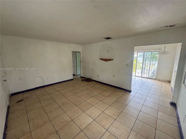4 of 10 - 3320 Nw 87th Terrace, Miami, FL