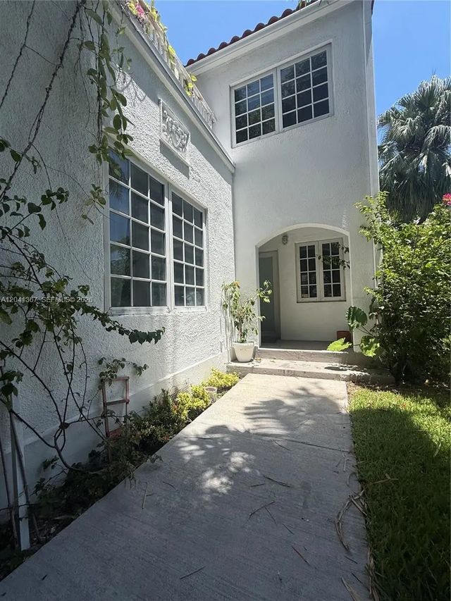 3 of 24 - 912 Euclid Avenue, Miami Beach, FL