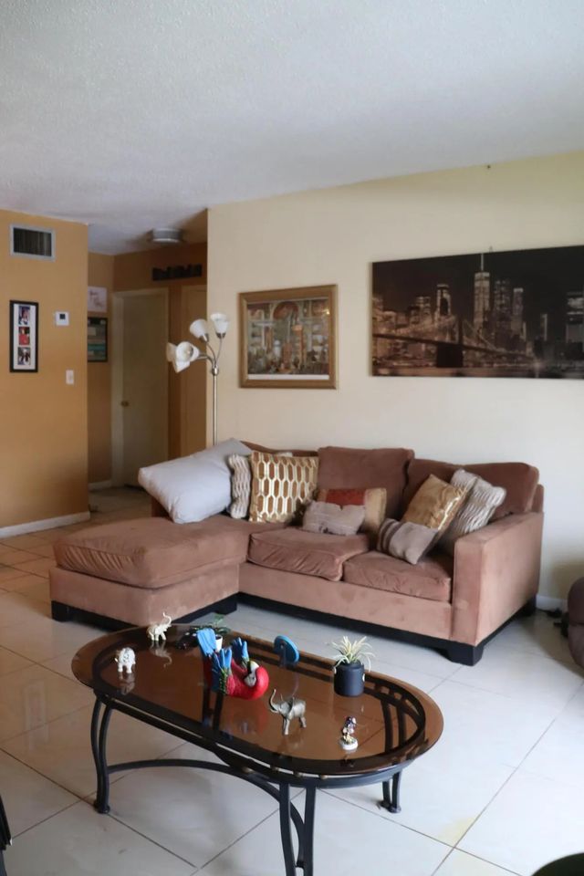 2 of 19 - 20500 Nw 7th Avenue #8, Miami Gardens, FL