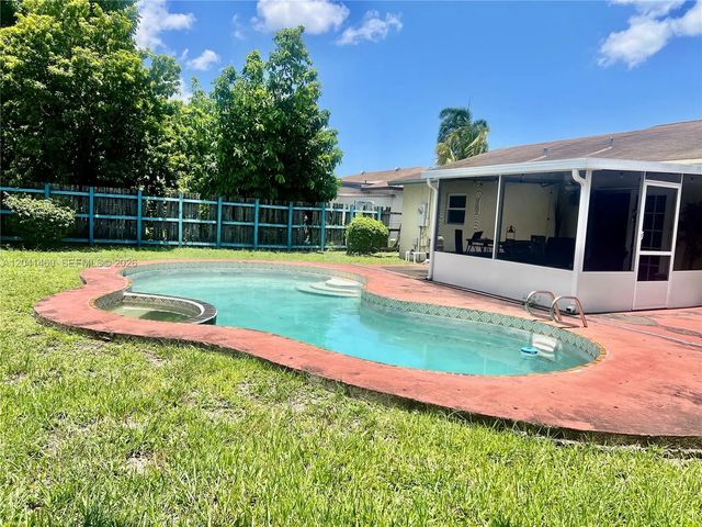 2 of 10 - 326 Sw 79th Way, North Lauderdale, FL