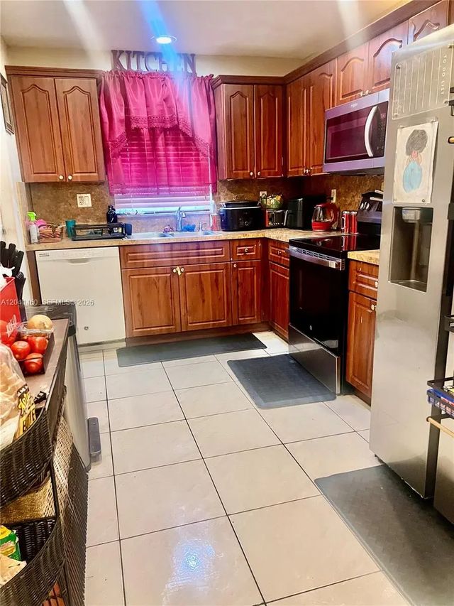 5 of 10 - 326 Sw 79th Way, North Lauderdale, FL