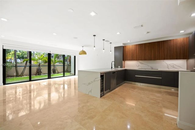 3 of 39 - 21387 Marina Cove Circle #12-f, Aventura, FL