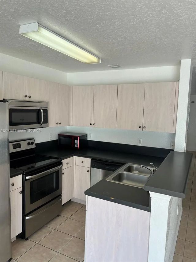 4 of 35 - 183 Hidden Ct Road #f-33, Hollywood, FL