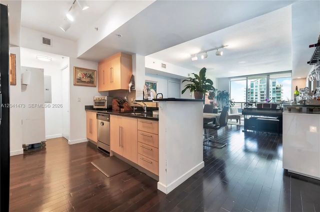 2 of 33 - 325 S Biscayne Boulevard #3921, Miami, FL