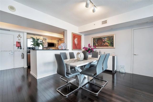 5 of 33 - 325 S Biscayne Boulevard #3921, Miami, FL