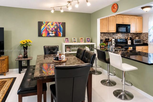 5 of 45 - 12014 S Greenway Circle S #105, Royal Palm Beach, FL