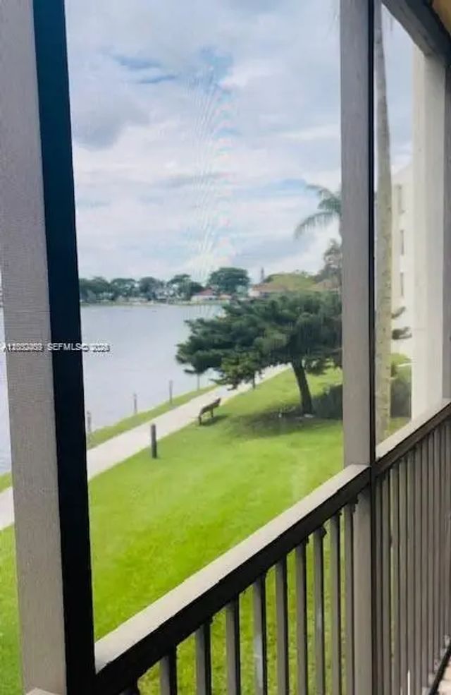 2 of 17 - 110 Lake Emerald #203, Oakland Park, FL