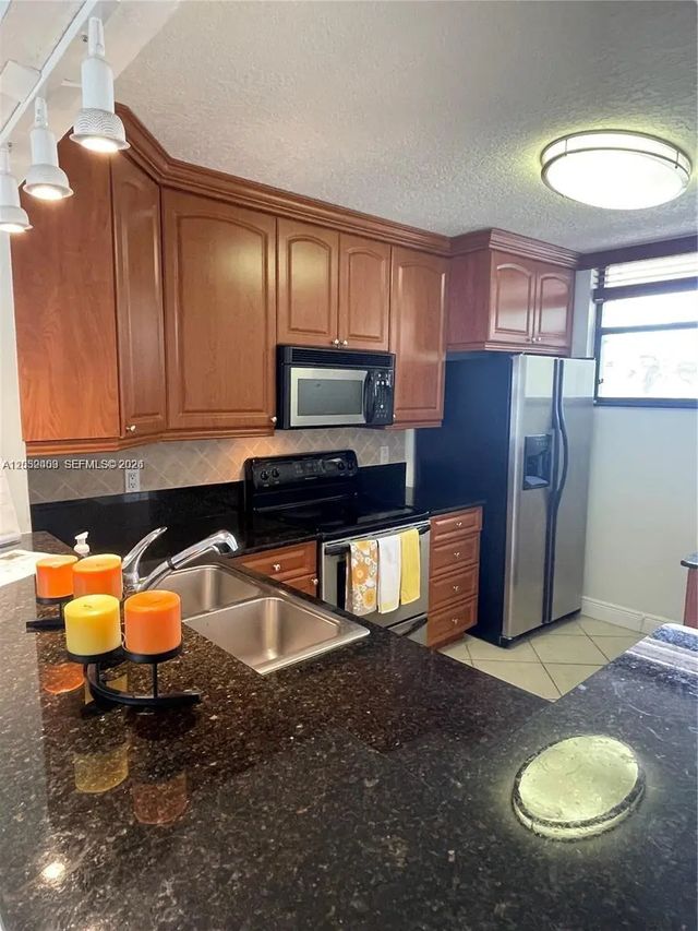 3 of 17 - 110 Lake Emerald #203, Oakland Park, FL
