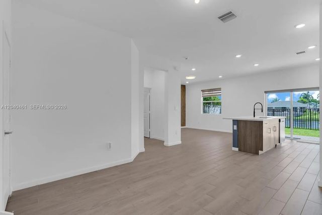 2 of 24 - 805 Se 18th Street, Homestead, FL