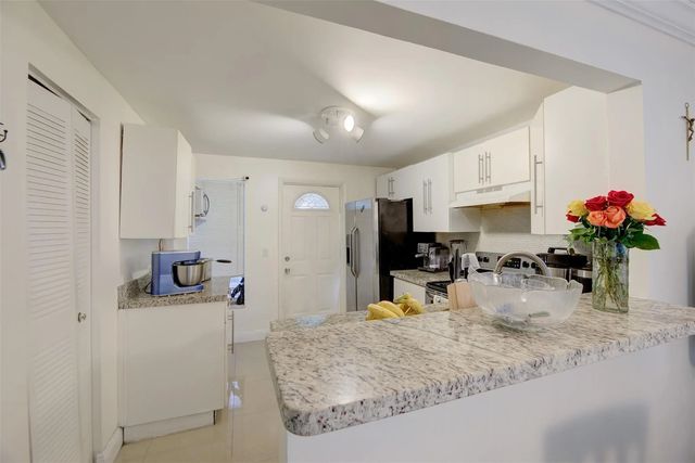 3777 Nw 78th Avenue Nw #10d, Hollywood