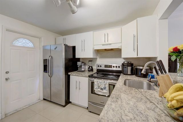 4 of 27 - 3777 Nw 78th Avenue Nw #10d, Hollywood, FL