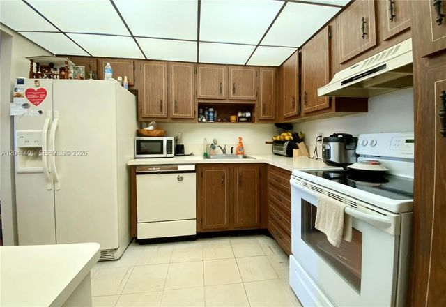 3 of 7 - 1300 Saint Charles Place #420, Pembroke Pines, FL